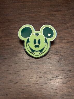 2008 Disney Official Pin Trading GREEN Mickey Mouse Hidden Mickey 3 of 5